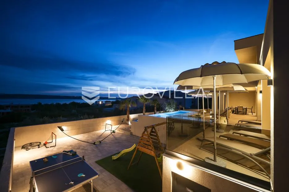 zadar, maslenica, luksuzna vila s bazenom i neometanim pogledom na more 254 m² - slika 59