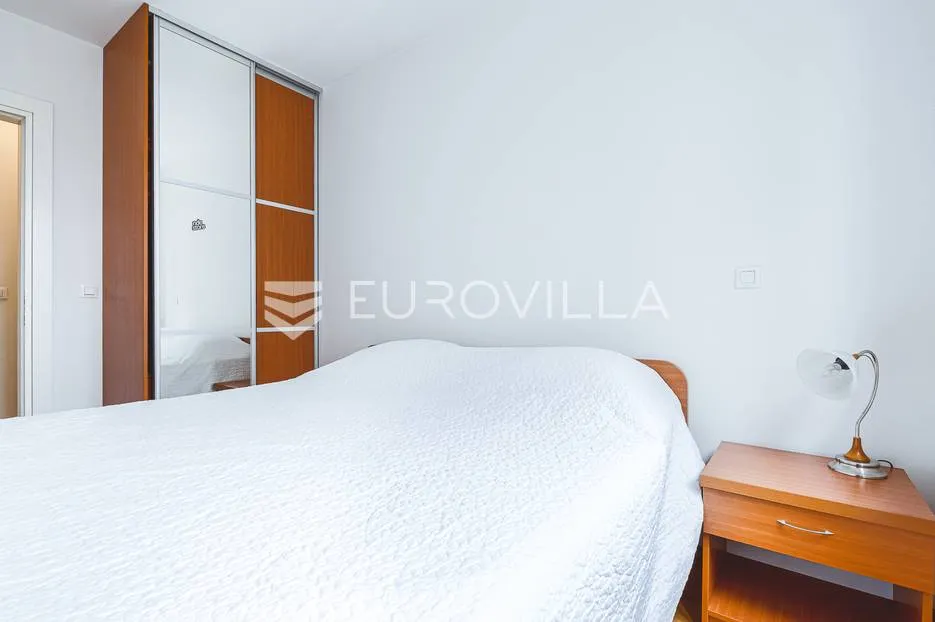 zagreb, centar, prekrasan dvosoban stan 44 m² - slika 7