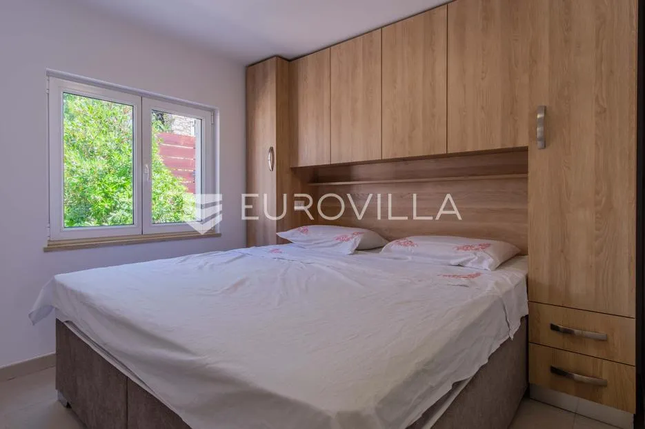 istra, poreč, unikatna dizajnerska vila s dodatnim apartmanom, wellnessom i grijanim bazenom - slika 30