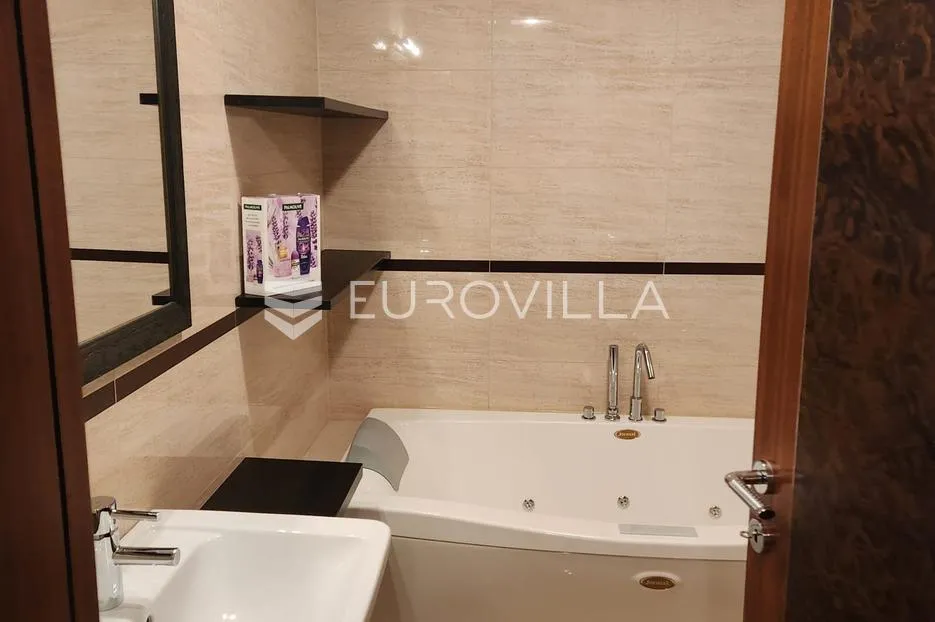 opatija, ekskluzivan stan na vrhunskoj lokaciji, dvosoban 87 m²,prvi red do mora - slika 9