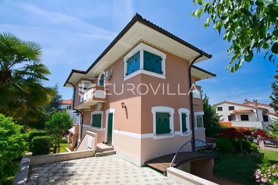 poreč, ekskluzivna vila s 430 m2, atraktivna lokacija - slika 19