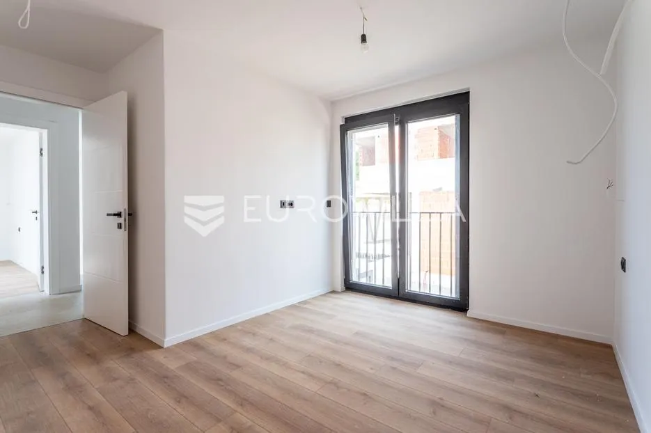 vodice, s1, luksuzan četverosoban stan s bazenom, garažom i panoramskim pogledom na more - slika 9