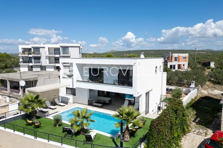primošten, prekrasna vila s bazenom i pogledom na more, 311,56 m² - slika 36