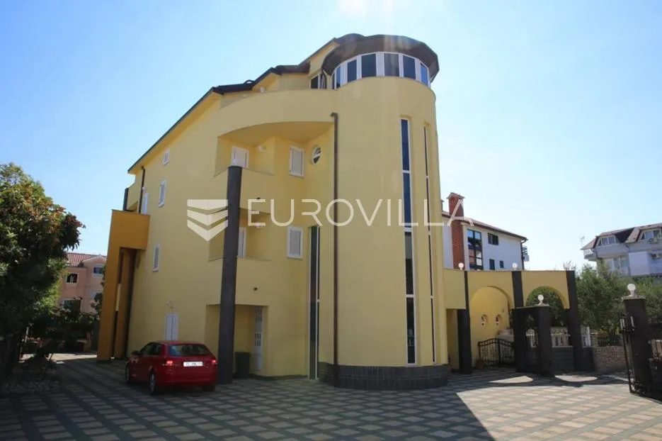 Vodice, atraktivna vila 850 m²