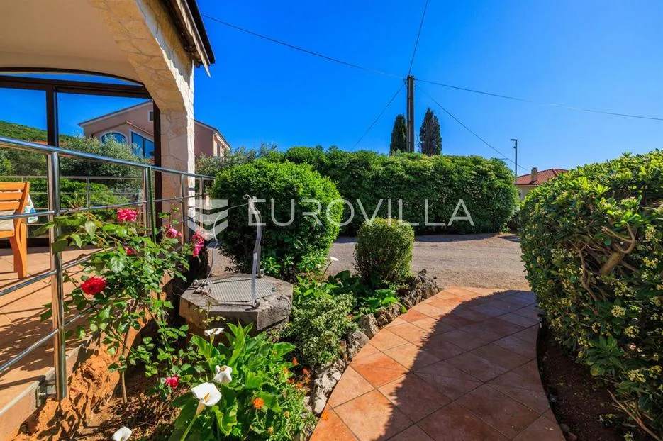 krk, punat, samostojeća kuća s dva apartmana po 100 m², studio apartman, bazen, garaža, sauna - slika 8