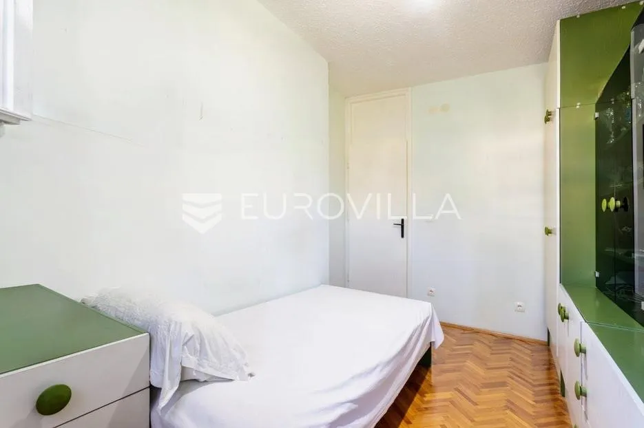 split, gripe komforan dvosoban stan 64 m² s pogledom - slika 12