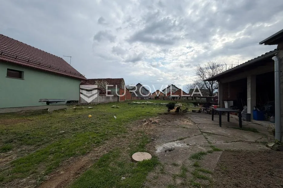đakovo, kuća i građevinsko zemljište 1007 m², fronta 19 m - slika 9