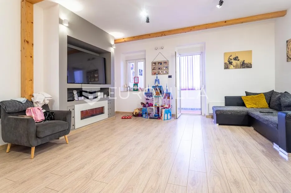 kaštel sućurac, obiteljska kuća na odličnoj lokaciji - slika 13