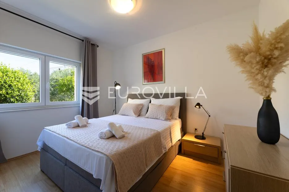 kaštel novi, komforan dvosoban stan u visokom prizemlju - slika 6