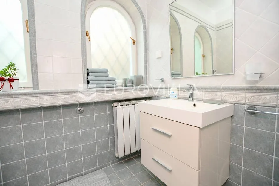 istra, umag, prekrasna kuća s bazenom prvi red do mora 430 m² - slika 16
