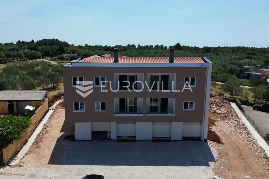 istra, peroj, moderan stan s garažom i terasom - slika 19
