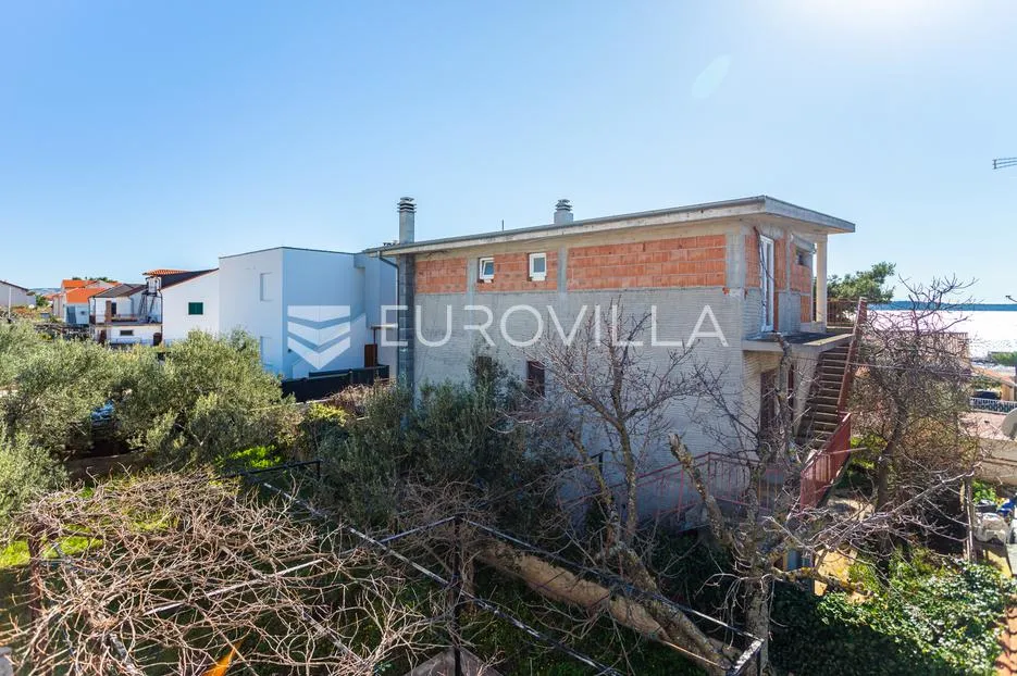 šibenik, brodarica, kuća sa velikim dvorištem 247,2 m² - slika 14