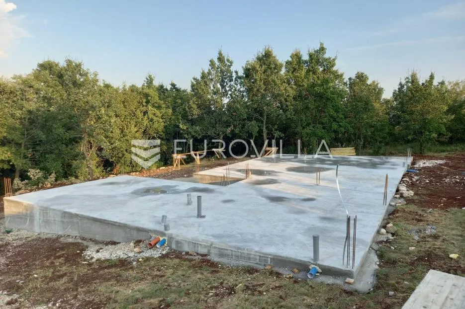 vižinada, brig, atraktivno građevinsko zemljište s pravomoćnom građevinskom dozvolom i natemeljima - slika 10