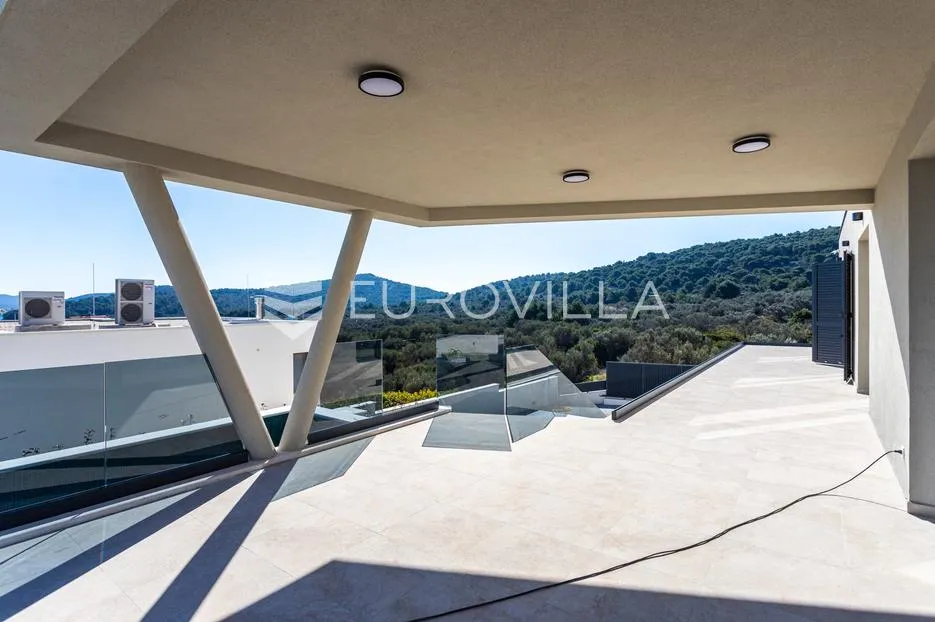 otok murter, betina, prekrasna villa s bazenom - slika 26