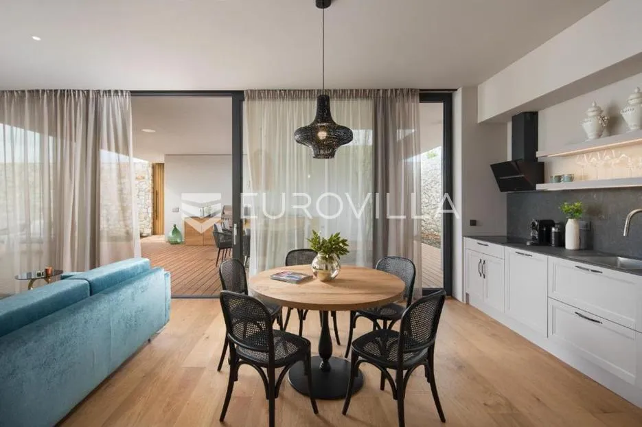 istra, vodnjan, moderna prizemnica smještena na osami u privatnom resortu - slika 4