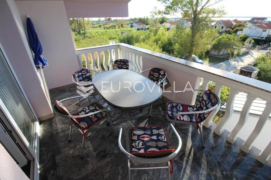 zadar, vrsi, lijepa kuća s apartmanima i vrtom - slika 8