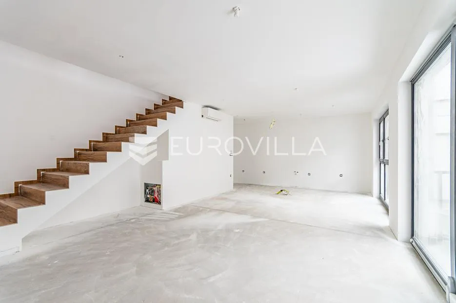 Varaždin, Centar četverosoban stan površine 138,70 m²