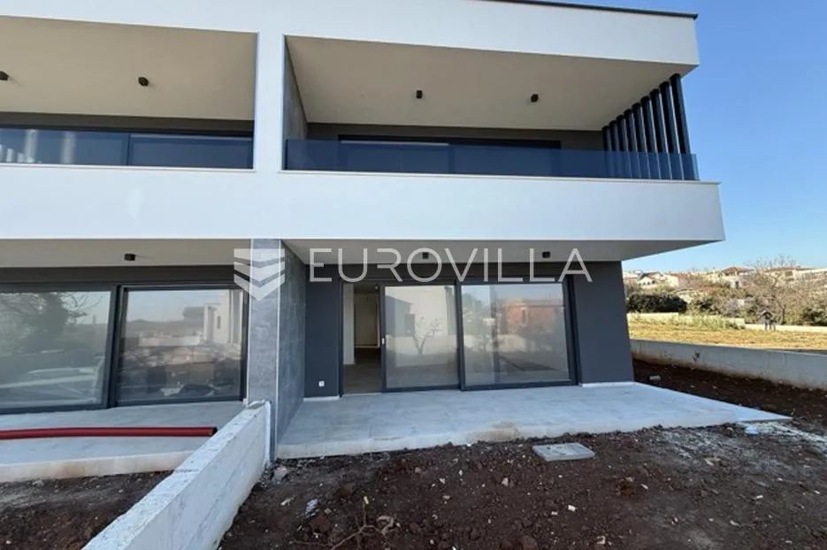 Ližnjan, novogradnja, prizemlje, vrt 135 m², 600m do mora