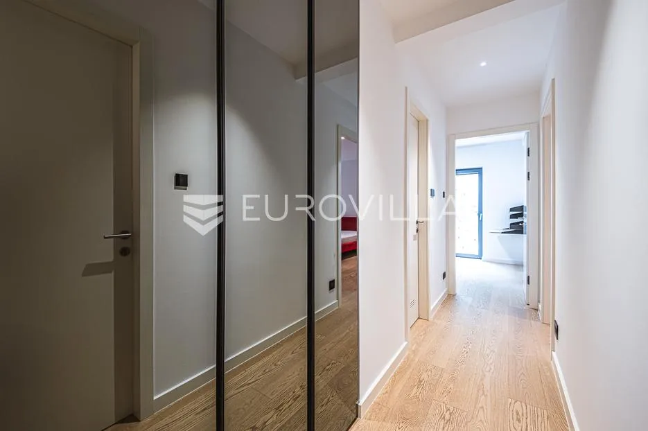 zagreb, donji grad, centar, luksuzan peterosoban stan s loggiom, terasom i vrtom 150 m² - slika 20