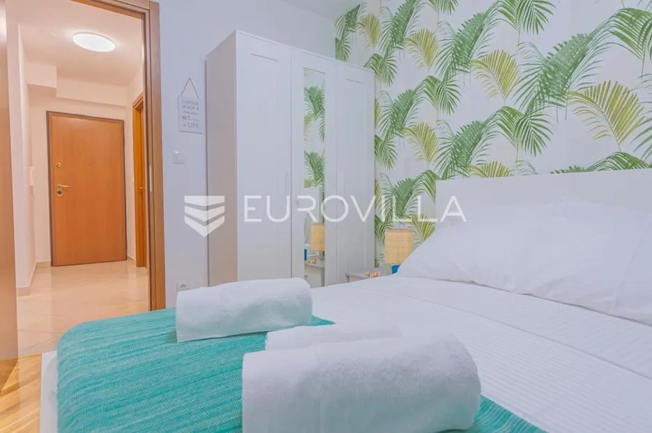 split, žnjan, dvosoban stan s privatnim vrtom, terasom i garažnim mjestom - slika 14