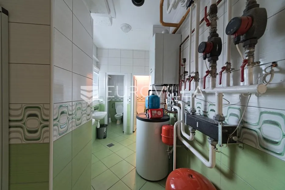 osijek, antunovac, novija poslova zgrada u industrijskoj zoni 1256 m² - slika 10