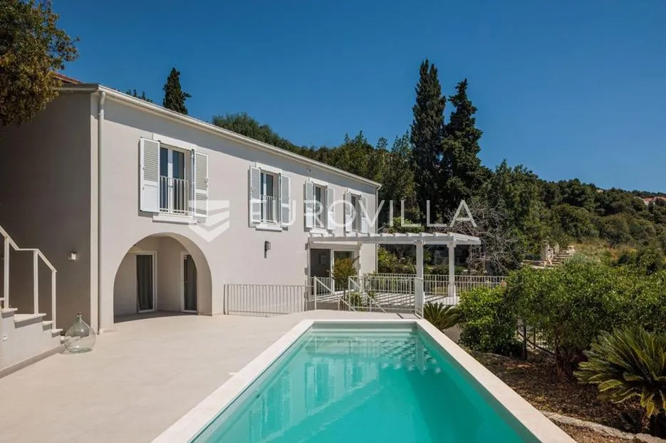trogir, dalmatinska vila s bazenom u prvom redu do mora - slika 3