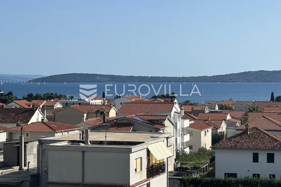 kaštel lukšić, četverosobni penthouse neto korisne površine od 112,08 m² s krovnom terasom - slika 2
