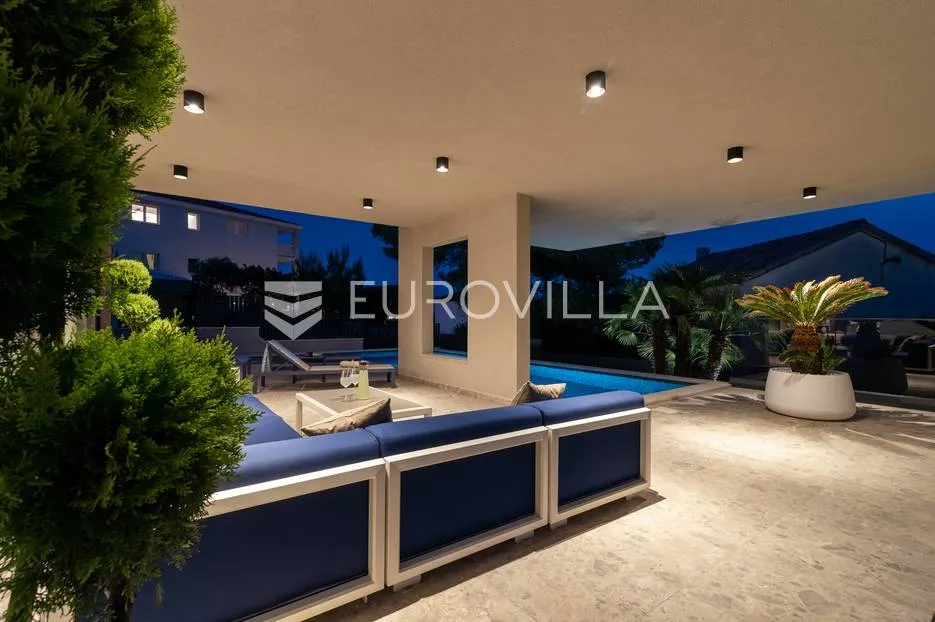 trogir okolica, moderna vila s bazenom blizu mora - slika 26