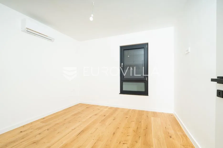 zadar, sukošan, dvosoban stan s vrtom, prvi red do mora - slika 7