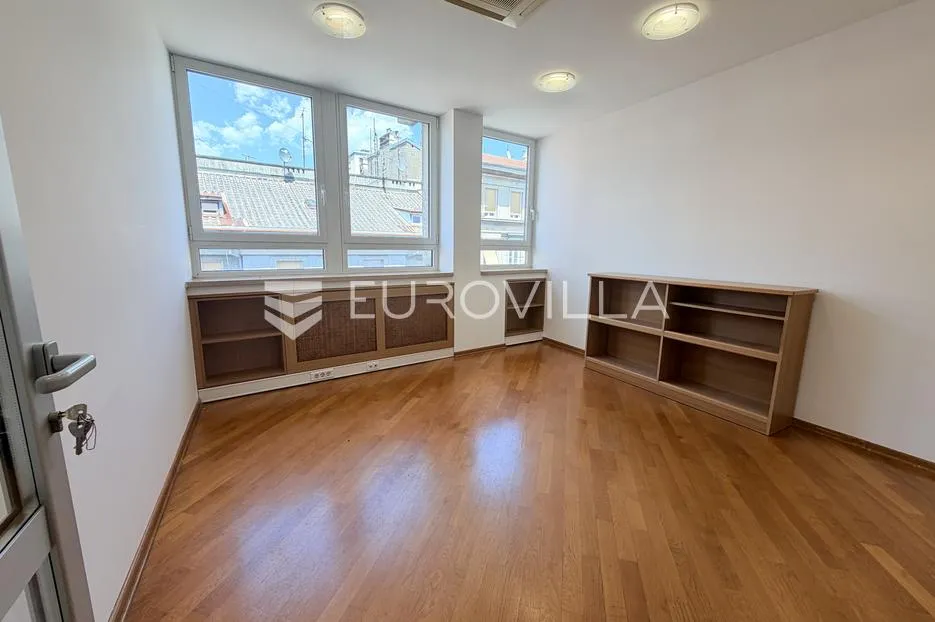 rijeka, brajda, prostran uredski prostor u srcu grada s 6 kancelarija 107 m² - slika 9