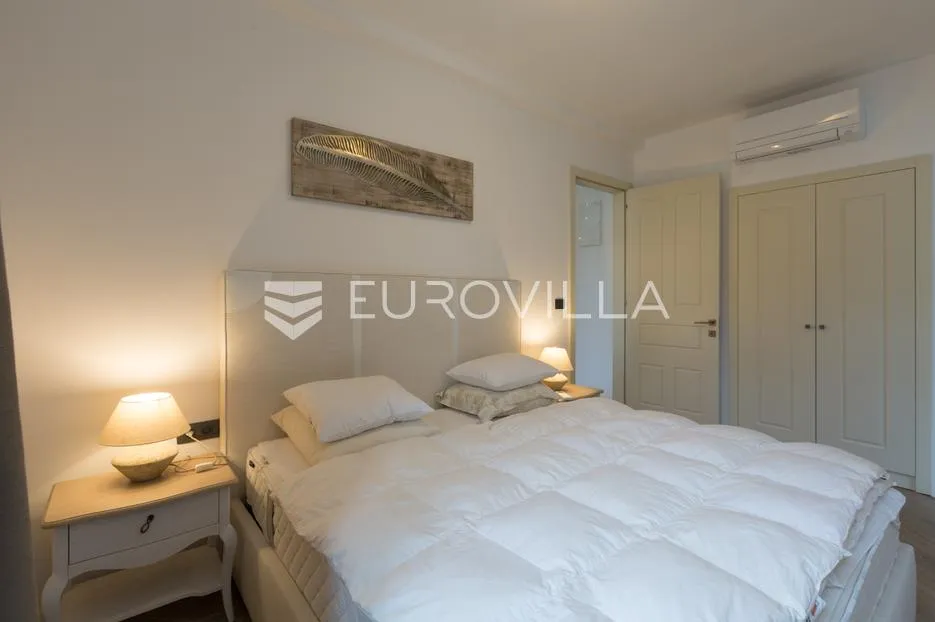 istra, pula, potpuno renovirana austrougarska villa u srcu pule - slika 19
