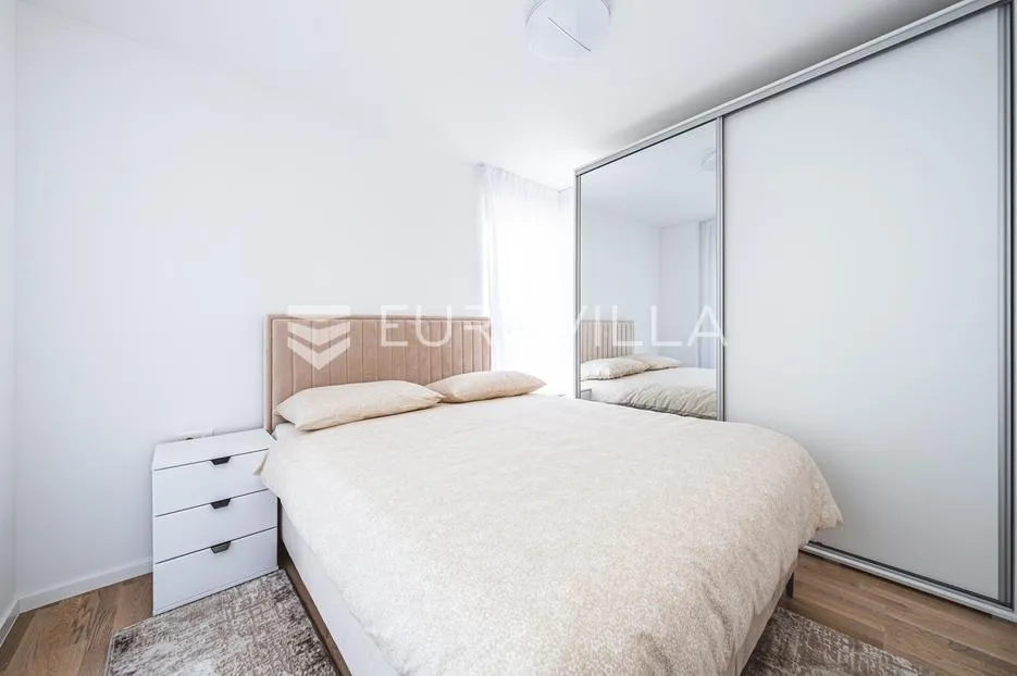 blato, novouređen trosoban penthouse nkp 68 m2 - slika 9