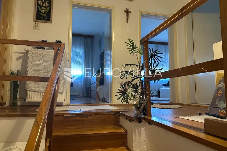 oriovac, obiteljska kuća s okućnicom i garažom, odmah useljiva - slika 12