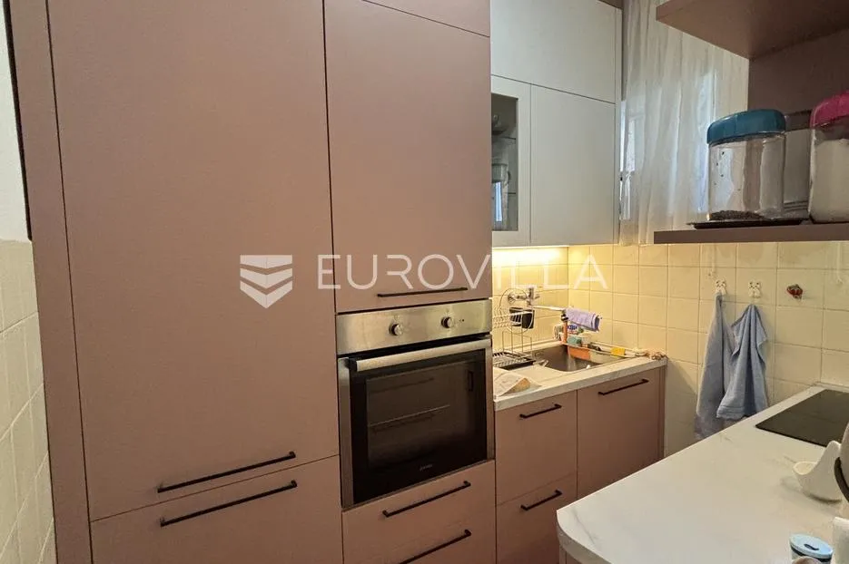 pula, centar, dvosoban stan na traženoj lokaciji s dva balkona - slika 20