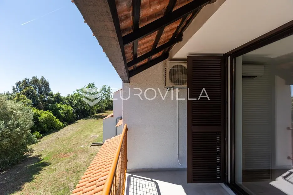 istra, duga uvala, 1. kat, adaptirani apartman u sklopu naselja s pogledom na more,150 m od mora - slika 10
