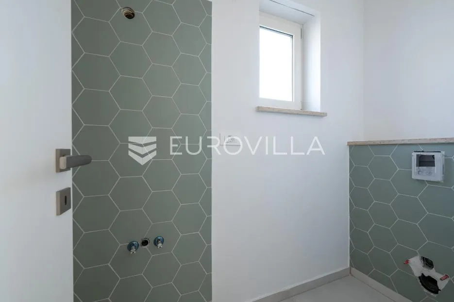 istra, ližnjan, moderna katnica s bazenom i predivnim pogledom na more - slika 21