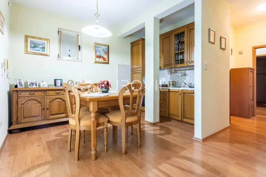 omiš, apartmanska kuća blizu plaže - slika 13