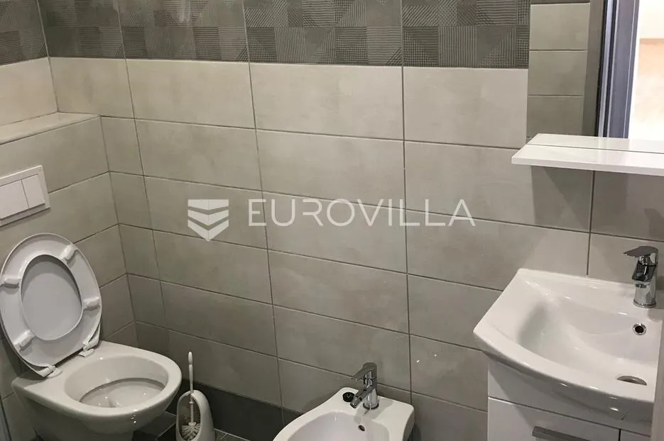zagreb, amruševa, šesterosoban stan površine 129 m² - slika 19