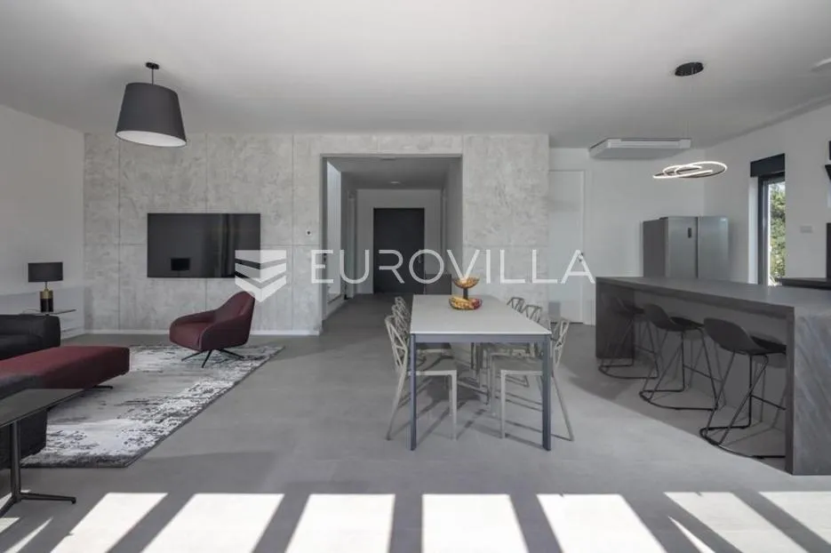 istra, svetvinčenat, luksuzna villa modernog dizajna - slika 12
