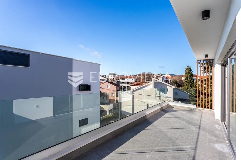 vodice, novogradnja, penthouse s krovnom terasom i pogledom na more, 137,93 m² - slika 13