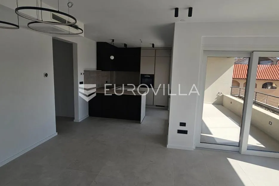 kaštel stari, luksuzan stan od 101,1 m² na 1. katu, garaža s liftom i osta - slika 4