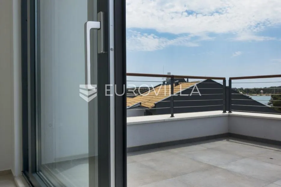 poreč, la mula, luksuzan trosoban stan 63 m² novogradnja - slika 12