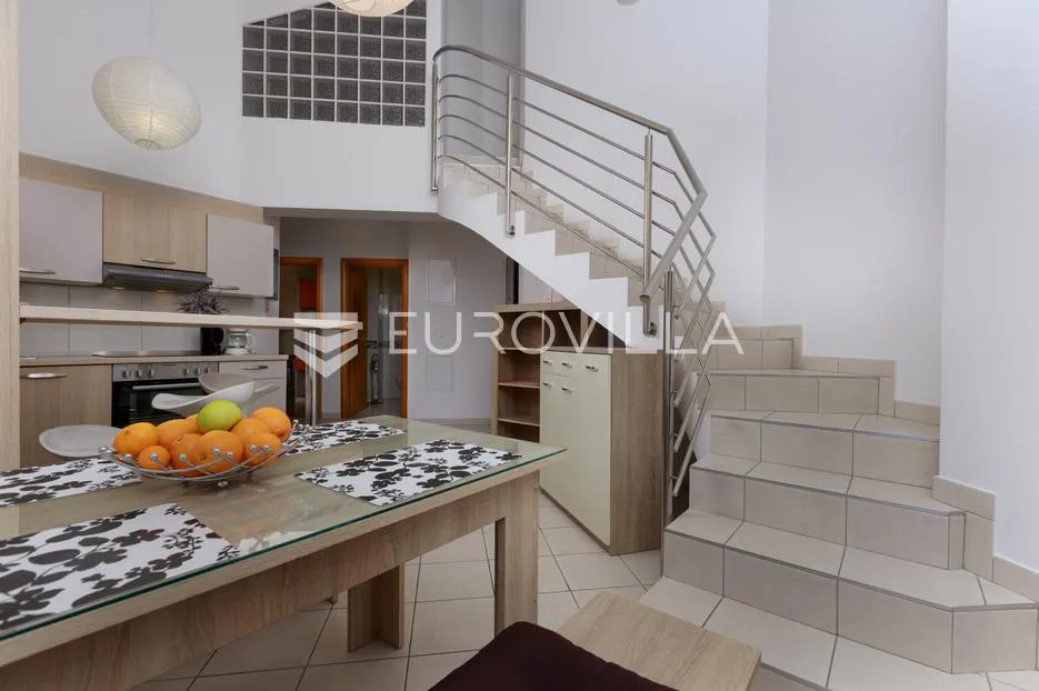 kastav, brestovice, četverosoban stan 85 m² s dnevnim boravkom u potkrovlju, dugoročni najam - slika 12