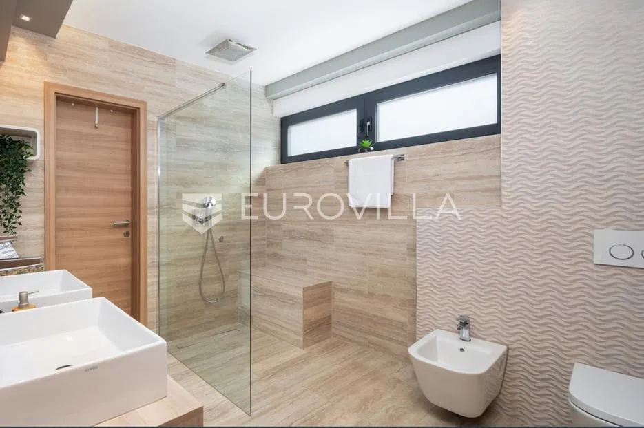 pag prekrasna villa sa pogledom na more 350 m² na 200 metara od mora - slika 26