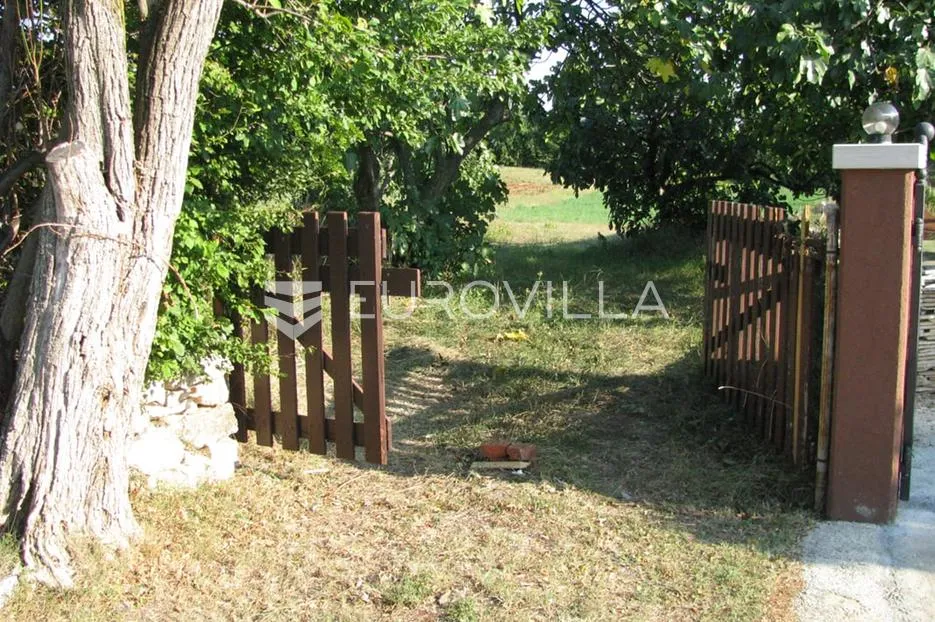 istra, barban, građevinsko zemljište 1329 m² u centru mjesta, prilika - slika 5