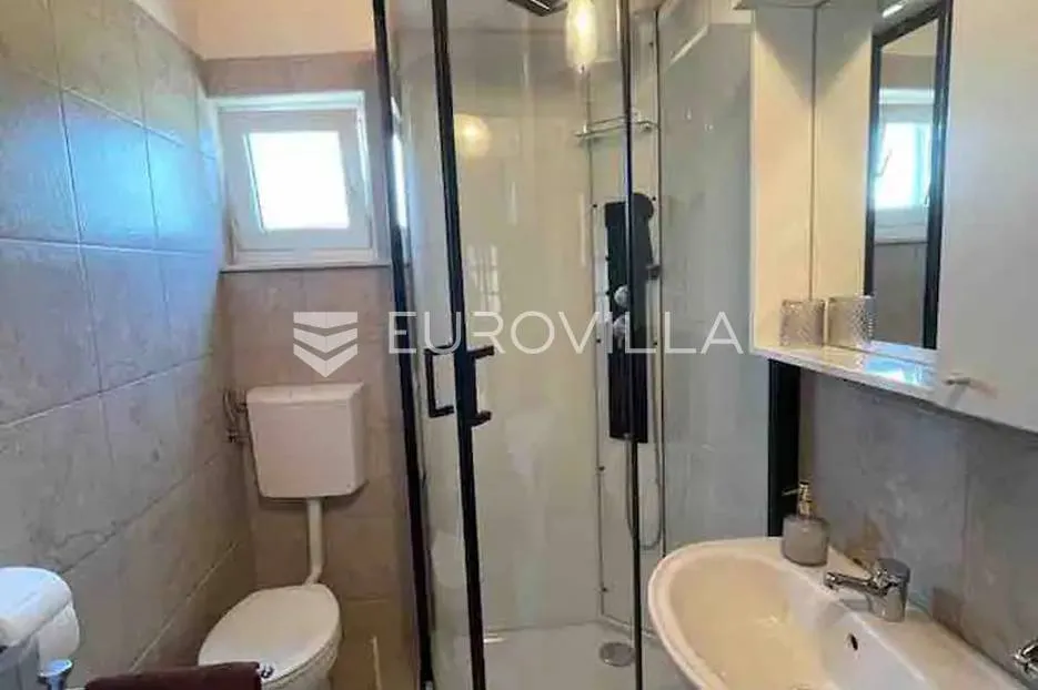 istra, pula - veli vrh, dvije samostojeće prizemnice sa bazenom nkp 50 m2 i 90 m2 - slika 16