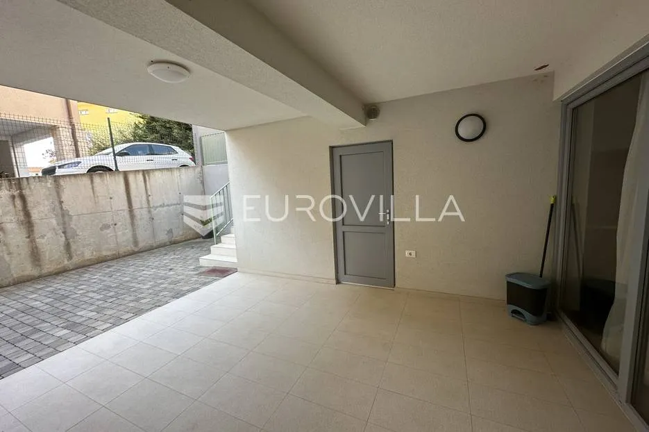 ližnjan, moderna kuća zadnja u nizu 175 m² s uređenim vrtom, bazenom i pogledom more - slika 12