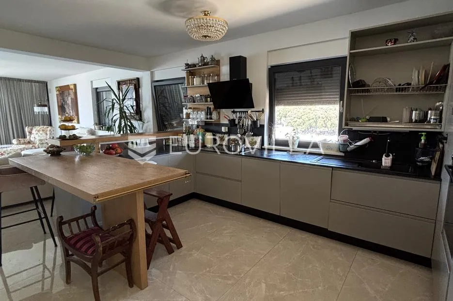 medulin, pješčana uvala, ekskluzivan penthouse prvi red do mora - slika 48