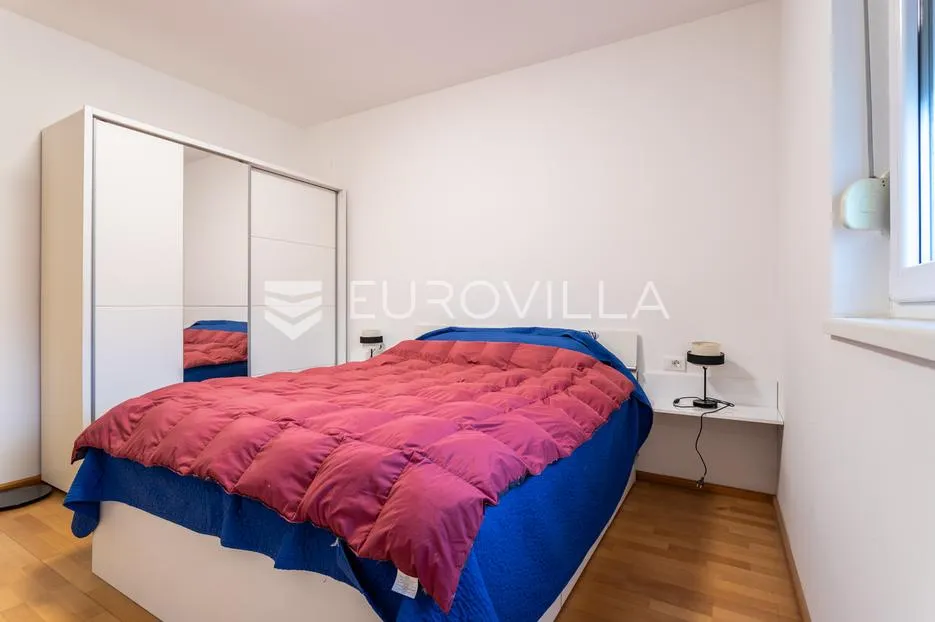 split, žnjan, komforan dvosoban stan u blizini mora - slika 8