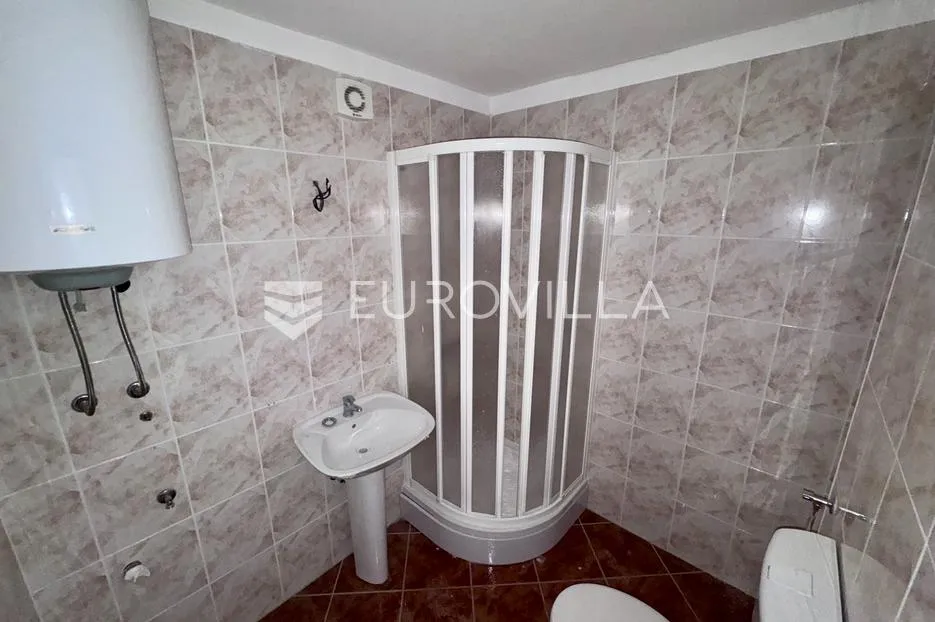 otok krk, njivice, četverosoban stan 79 m², terasa s pogledom na more - slika 12